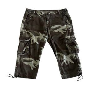 GAP Surplus Camo Cargo Capri Pants Cropped